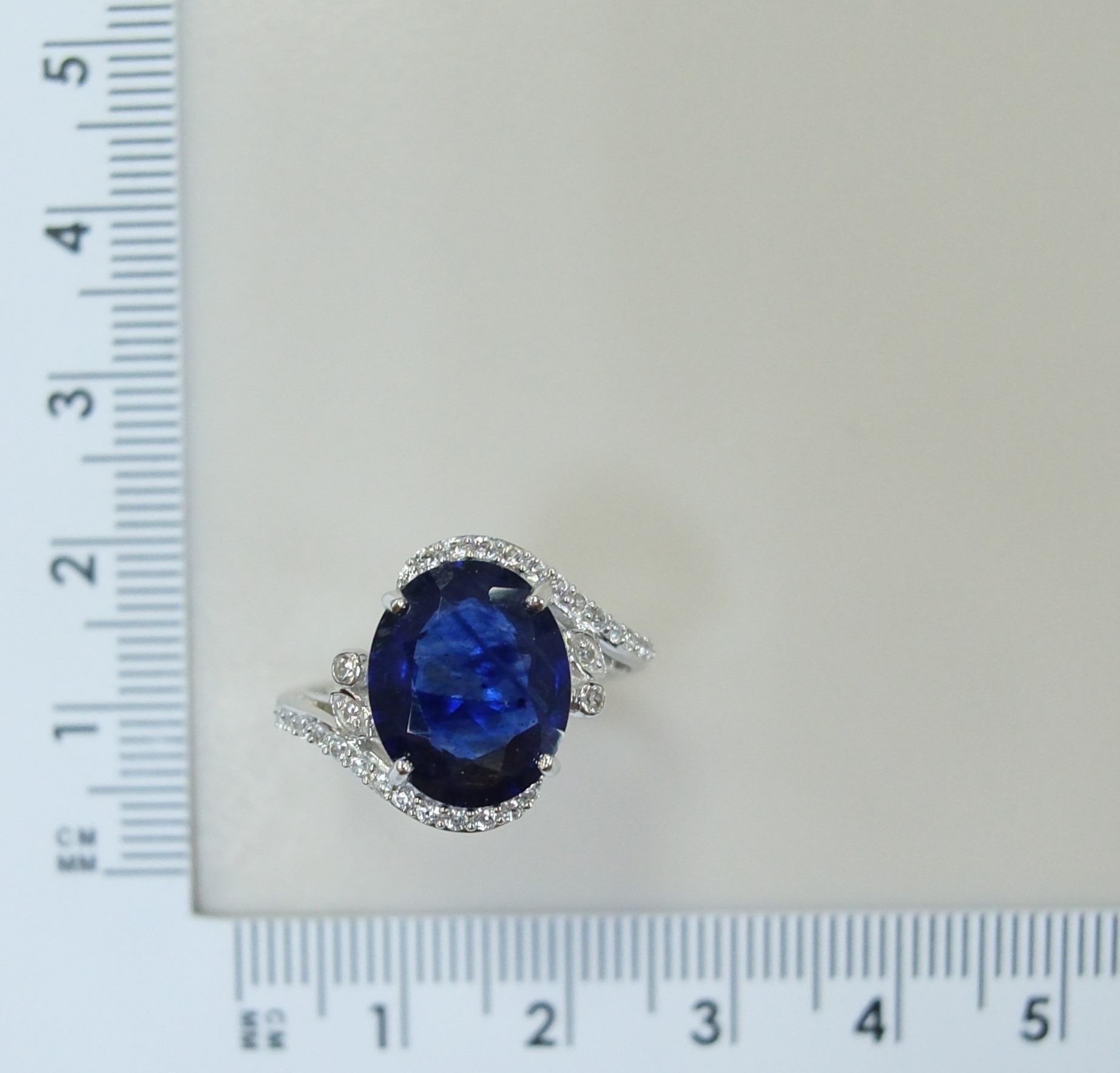 Серебряное кольцо с сапфиром